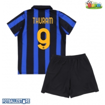 Inter Milan Marcus Thuram #9 Hjemmedraktsett Barn 2026-27 Kortermet (+ Korte bukser)